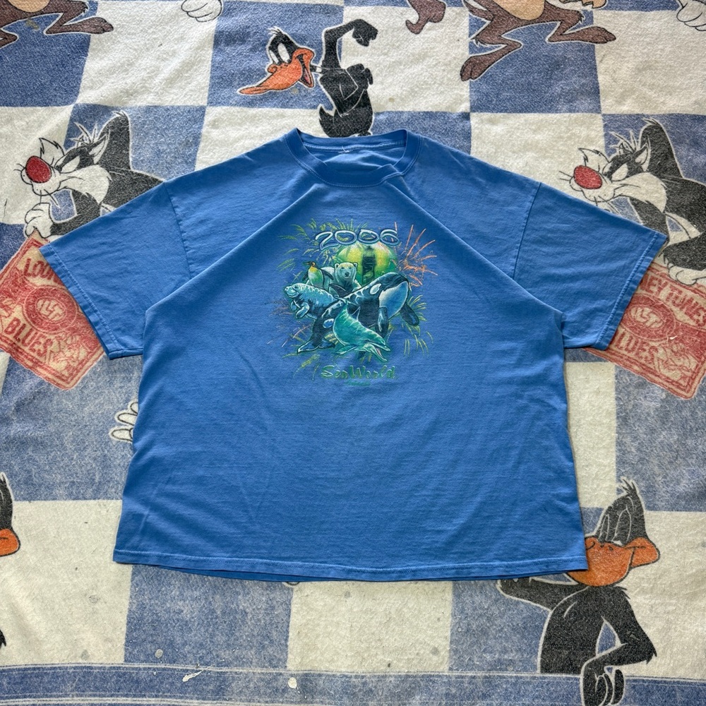 Vintage sea world tee